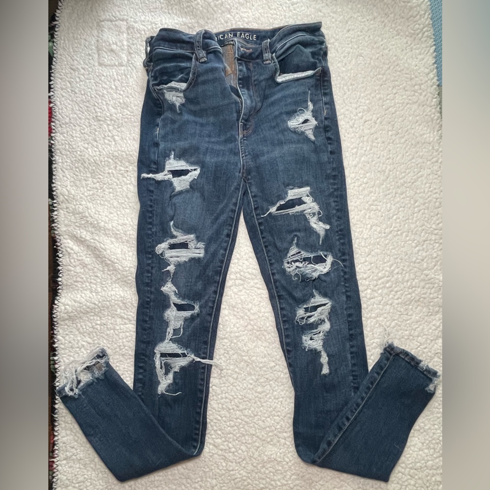 AMERICAN EAGLE JEANS